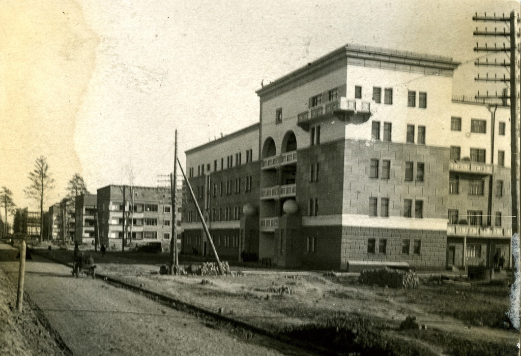 4. ФТМ-2433. Ул. Ильича 246. 1930-е гг. Дом дирекции..jpg
