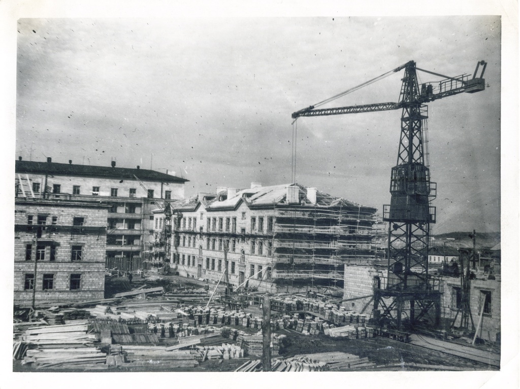 Тагилстрой. Строительство квартала 30а. 1950 г..jpg
