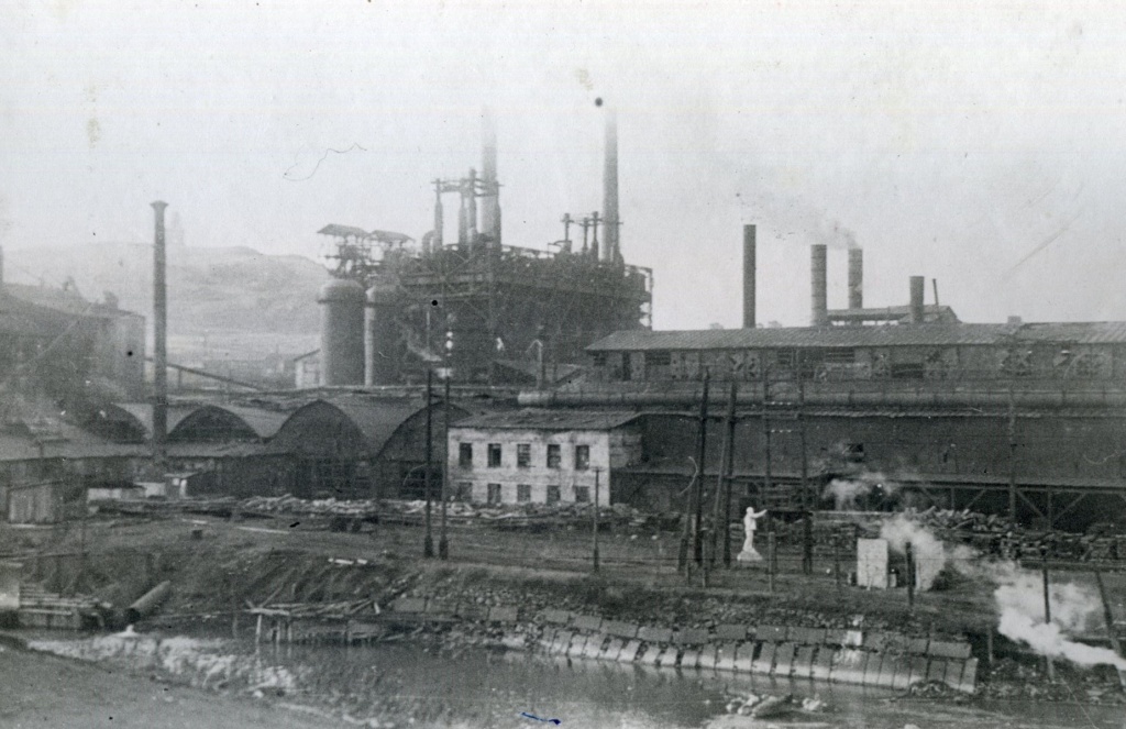 1944 г. ФТМ-2862-6 Альбом. Вид на завод со стороны города..jpg