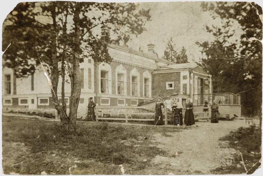 3. Дача П.В. Кузнецкого на берегу р. Вязовки. Нач. ХХ в..jpg