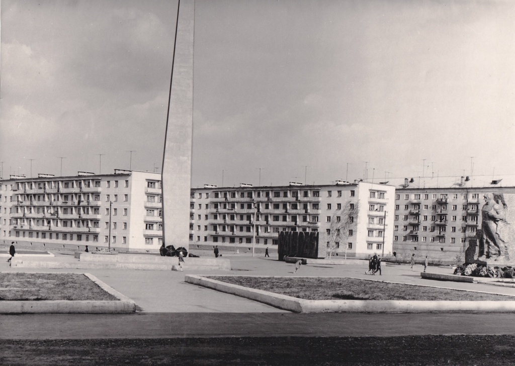 5. Дзержинский район Ленинградский проспект. Памятник участникам ВОВ. 1969 г..jpg