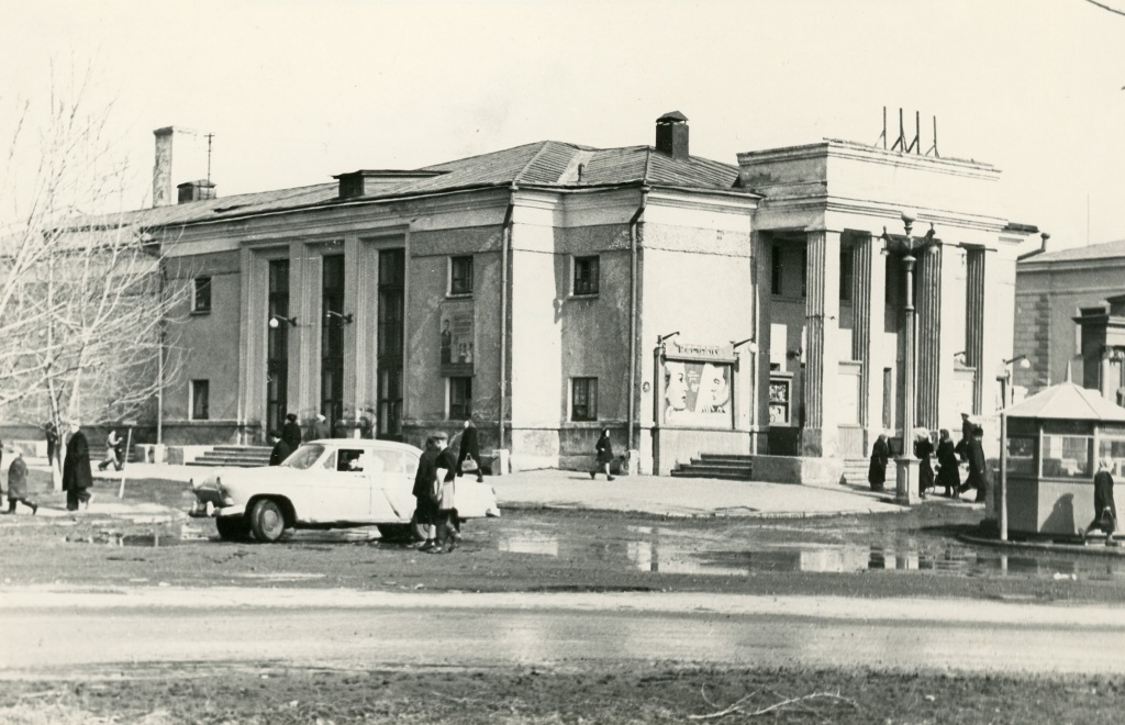 Кинотеатр Сталь (перекресток Металлургов и Гастелло). 1962 г..jpg