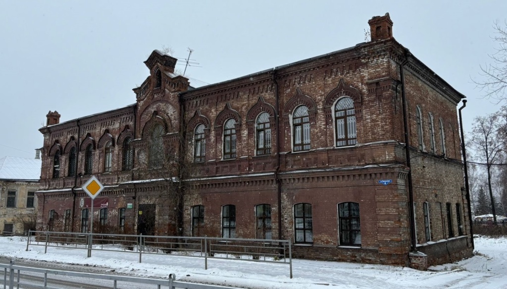 6. Главный фасад училища..jpg