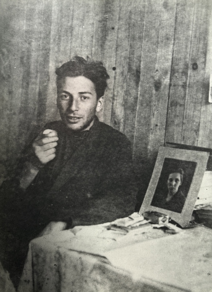 6. Л. Вилкомир на Уралвагонстрое. Осень 1932 г..jpg