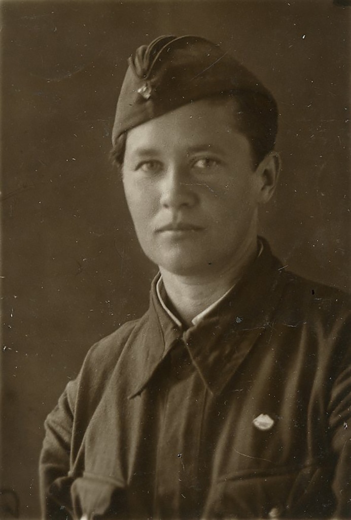 3 Т.П. Зубрицкая курсант училища связи. г. Орджоникидзе (г. Владикавказ). 1942 г._1.jpg 3 Т.П. Зубрицкая курсант училища связи. г. Орджоникидзе (г. Владикавказ). 1942 г._1.jpg