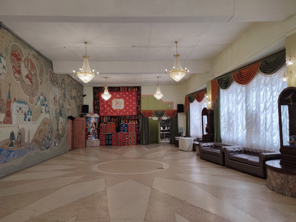 10. Фойе театра.jpg