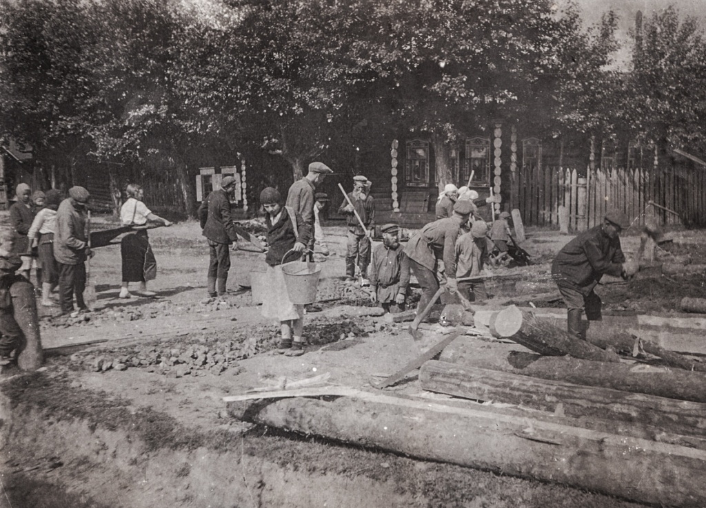 3. НВ-3297-1. Благоустройство городских улиц. 1930-е гг..jpg