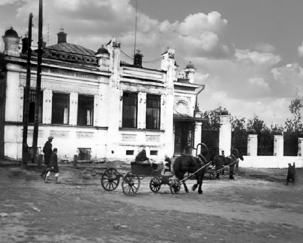 Городская усадьба А.И. Треухова на улице Шаминой. 1910 гг.jpg
