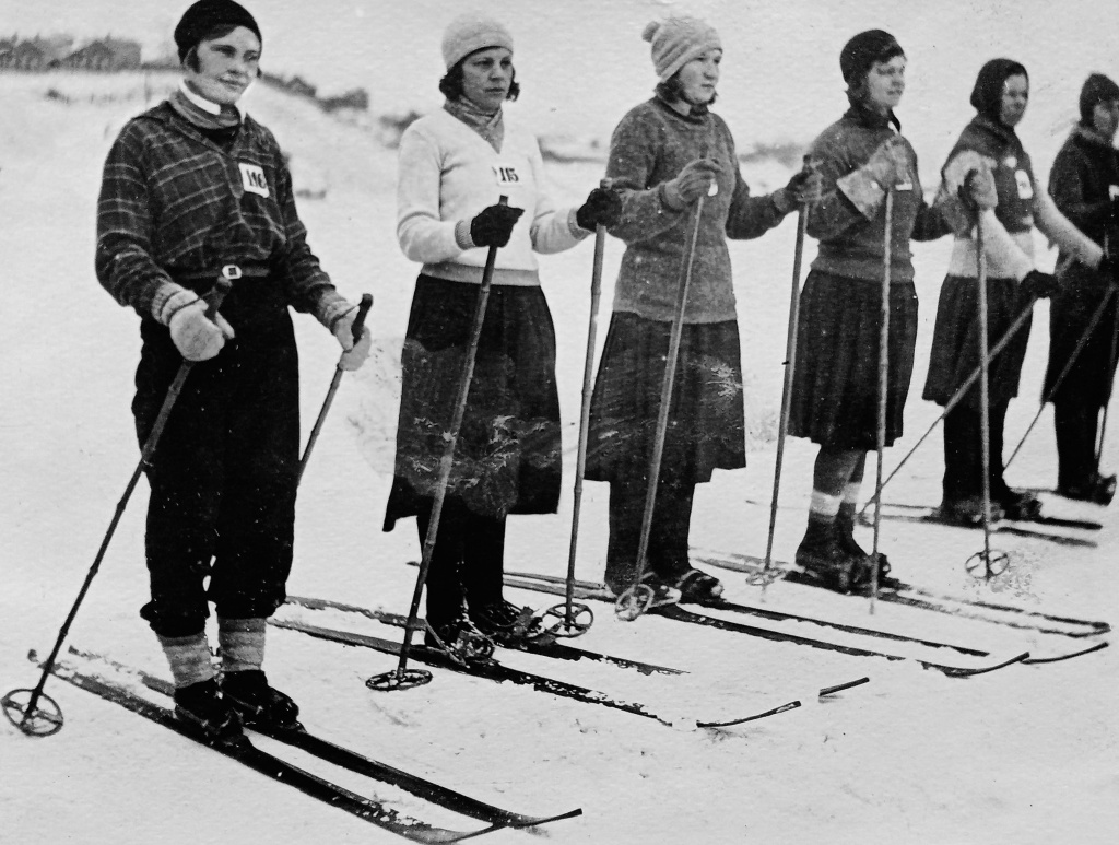 01 На старте лыжных гонок 1934 г. ТМ-7369-154. ФТМ-9573-154.jpg 01 На старте лыжных гонок 1934 г. ТМ-7369-154. ФТМ-9573-154.jpg