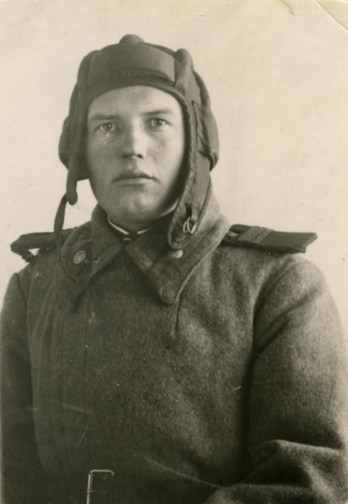 2-НВ-23062-1.-Боков-Е.-К._-сержант-бронетанковых-войск.-1945-г..jpg