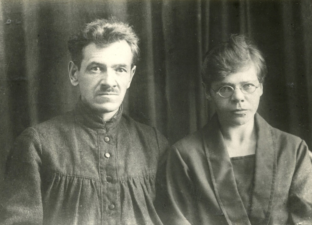 3. Алексей Петрович и Александра Самуиловна Бондины. 1926 год.jpg