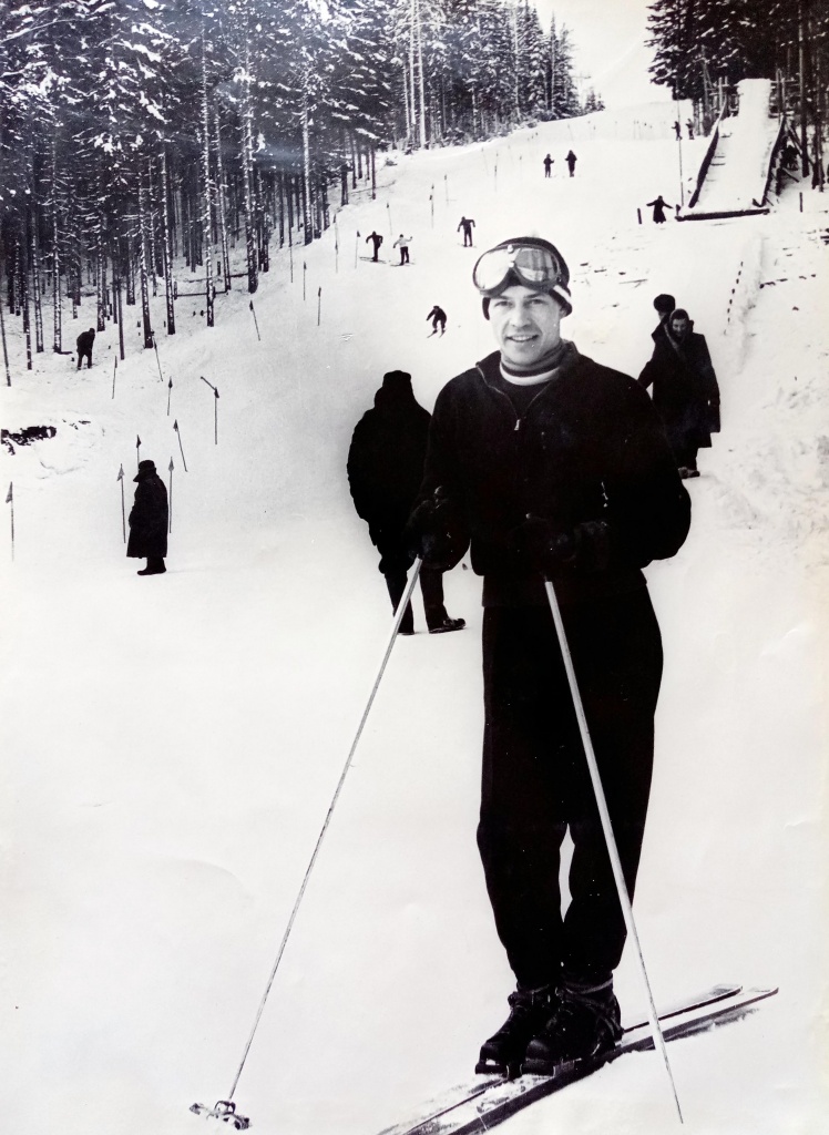 Общий вид трассы на горе Долгой. 1950-е гг. ТМ-7369-451. ФТМ-9578-27.jpg Общий вид трассы на горе Долгой. 1950-е гг. ТМ-7369-451. ФТМ-9578-27.jpg