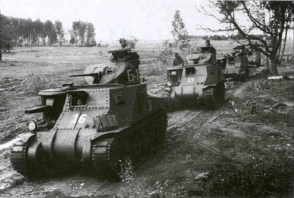 7 Soviet_M3_Lee_tanks_of_the_6th_Guards_Army_Kursk_July_1943.jpg
