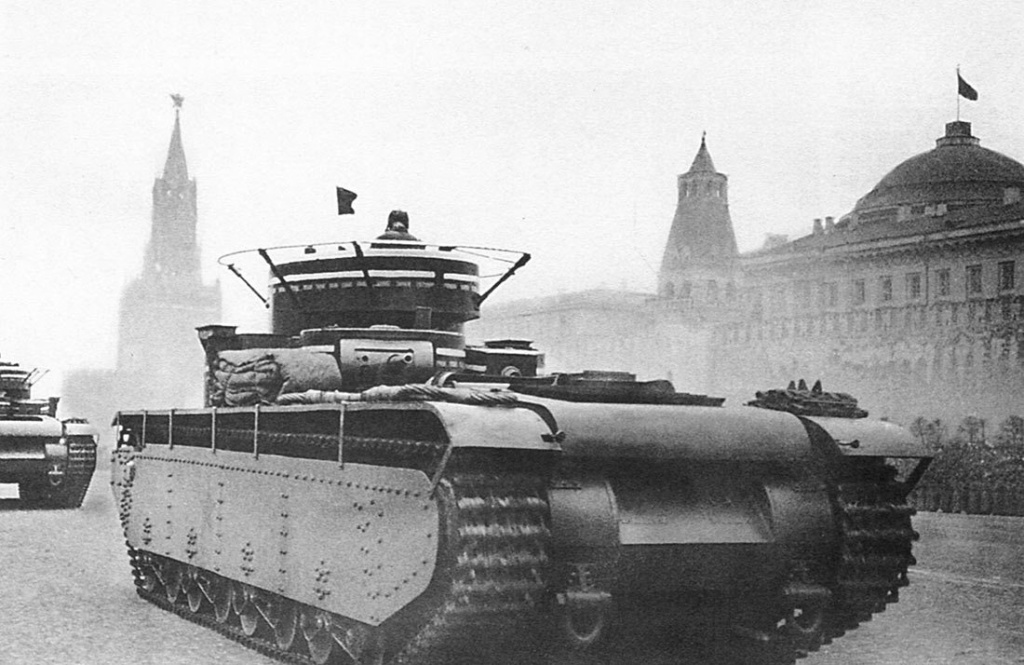 10 t-35-na-parade 1935 г.jpg
